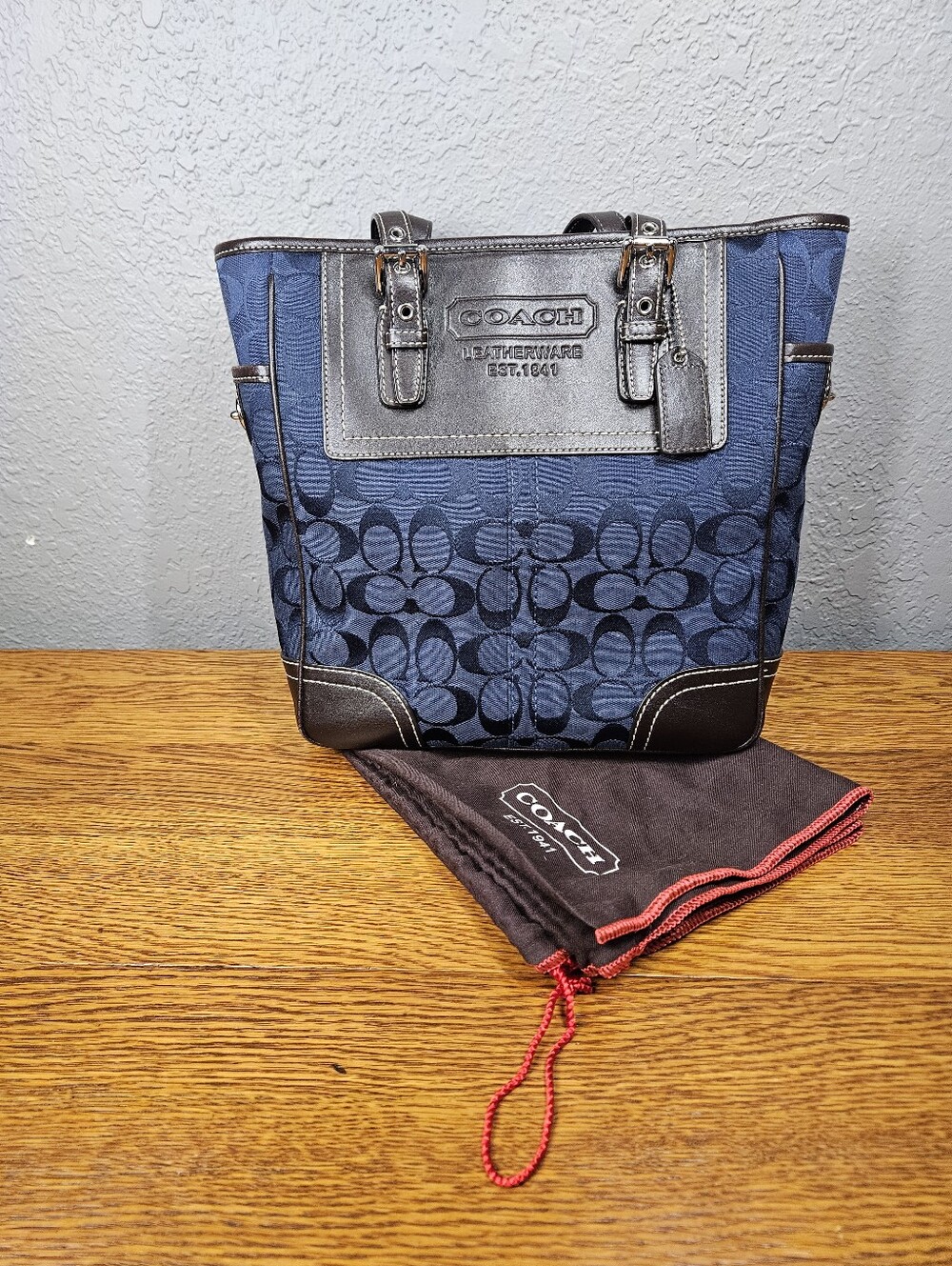 Coach Legacy Signature Lunch Tote - Picture 16 of 16